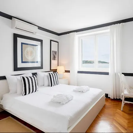 Villa Seafront Sea Diamant For 7 Guests *