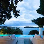 Seafront Sea Diamant For 7 Guests Vila